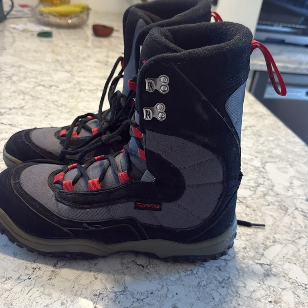 Rage men’s snowboarding boot
